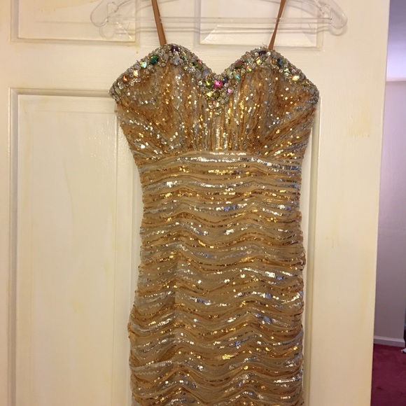 Beautiful mini Homecoming dress! - Picture 3 of 4